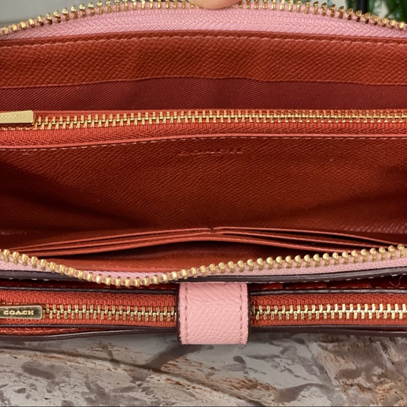 Coach Colorblock Multifunctional Wallet F25967 Blush/Terracotta $275 - Picture 3 of 15
